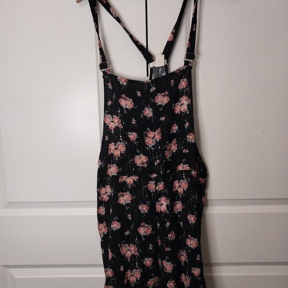 Love, Fire Juniors Flower Romper - Picture 2 of 6